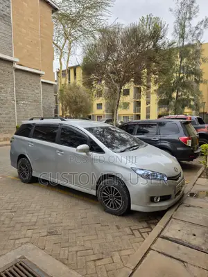 Toyota Wish 2012 Silver