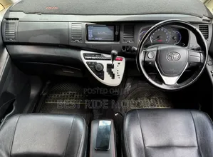 Toyota ISIS 1.8 Platana 2WD 2015 White