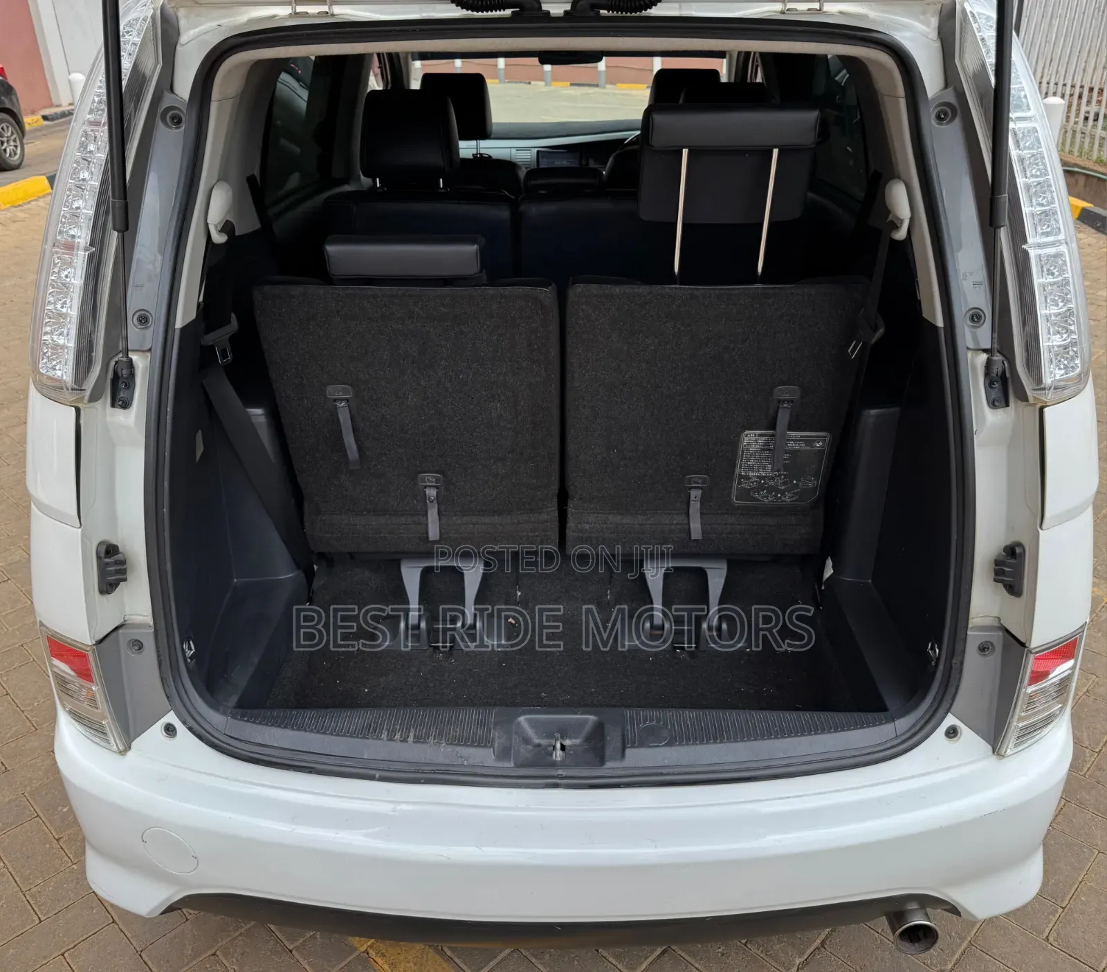 Toyota ISIS 1.8 Platana 2WD 2015 White