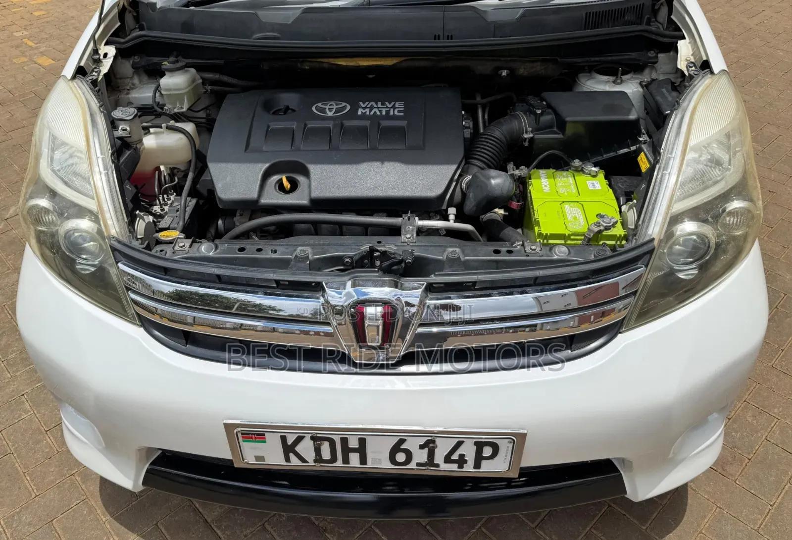 Toyota ISIS 1.8 Platana 2WD 2015 White