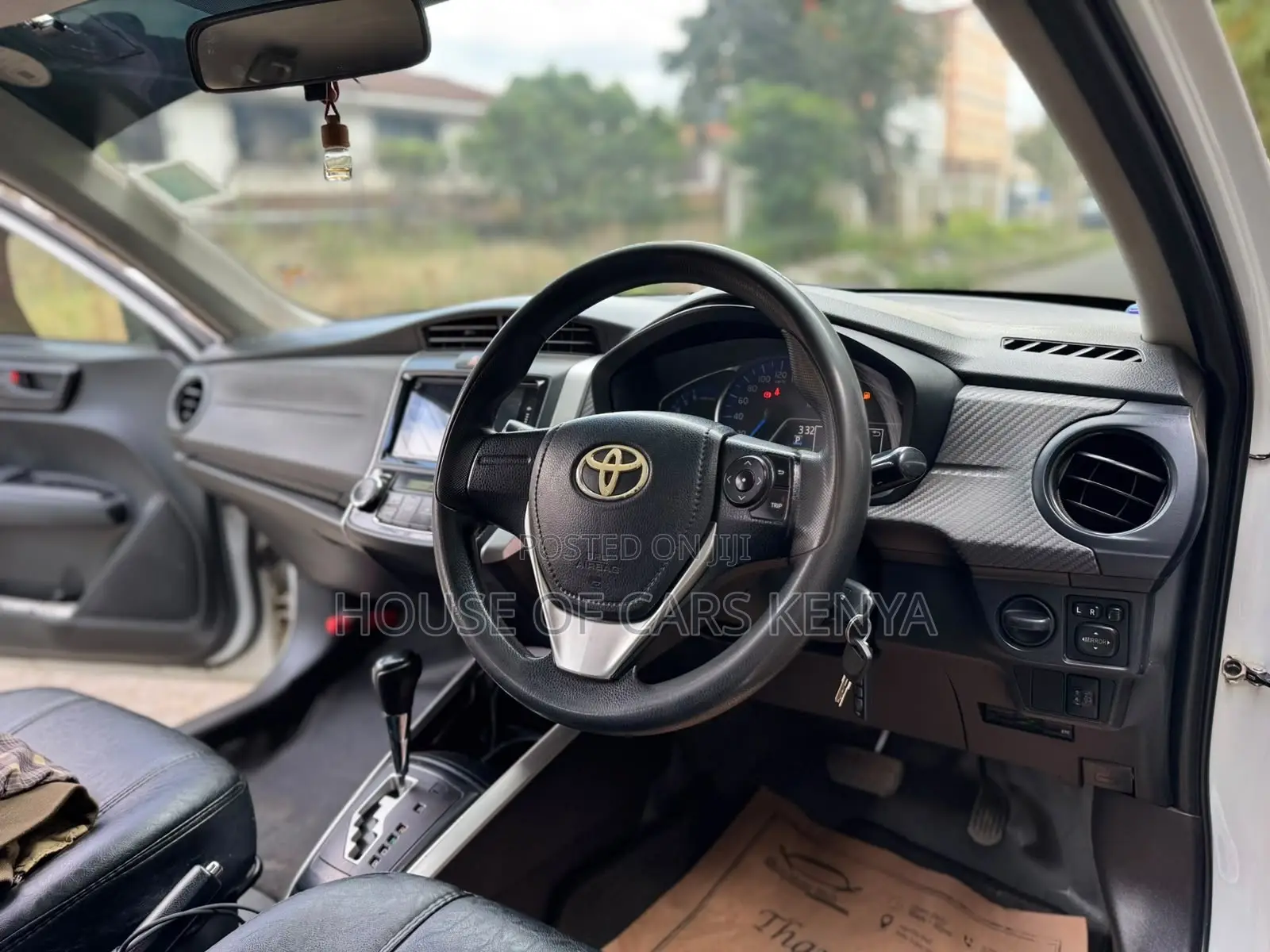 Toyota Corolla Fielder 1.5 Hybrid FWD 2014 White