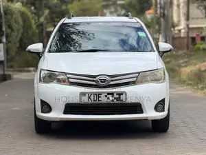 Toyota Corolla Fielder 1.5 Hybrid FWD 2014 White