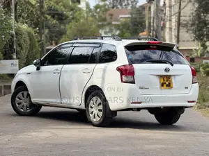 Toyota Corolla Fielder 1.5 Hybrid FWD 2014 White