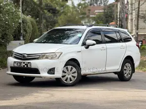 Toyota Corolla Fielder 1.5 Hybrid FWD 2014 White