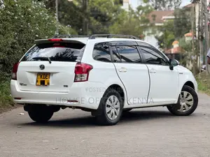 Toyota Corolla Fielder 1.5 Hybrid FWD 2014 White