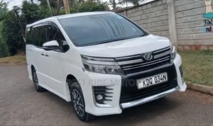 Toyota Voxy X 2WD 8-Seater 2018 White