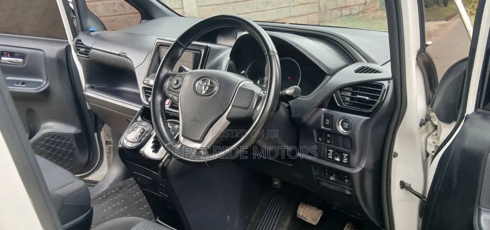Toyota Voxy X 2WD 8-Seater 2018 White