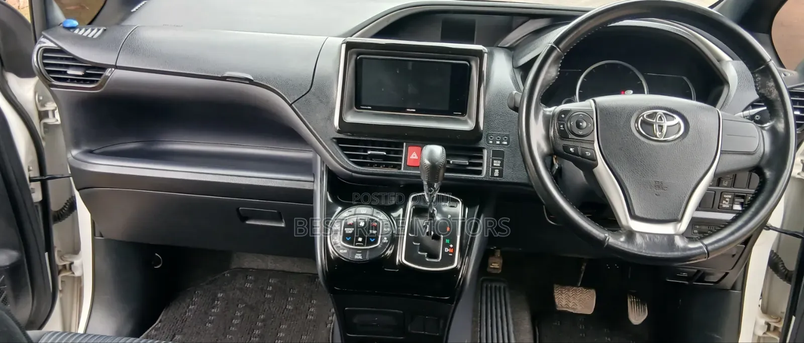 Toyota Voxy X 2WD 8-Seater 2018 White