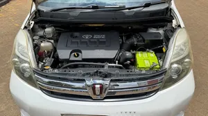 Toyota ISIS 1.8 L G-edition 2WD 2015 White