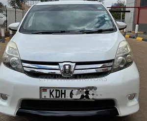Toyota ISIS 1.8 L G-edition 2WD 2015 White