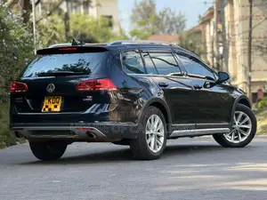 Volkswagen Golf TSI SE 4-Door FWD 2017 Black