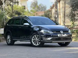 Volkswagen Golf TSI SE 4-Door FWD 2017 Black