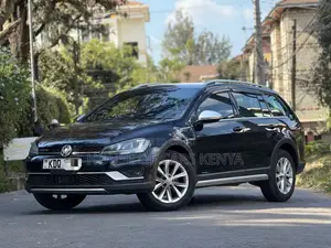 Volkswagen Golf TSI SE 4-Door FWD 2017 Black