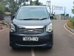 Toyota Noah 2012 Gray
