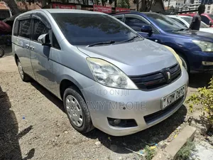 Toyota ISIS 1.8 G 2WD 2016 Silver