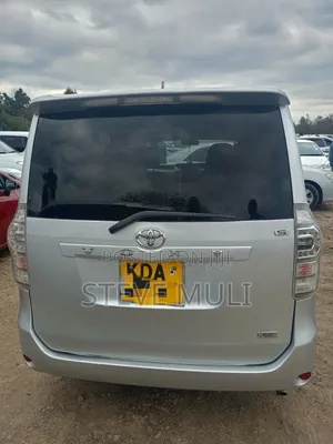 Toyota Voxy ZS 2WD 8-Seater 2013 Silver