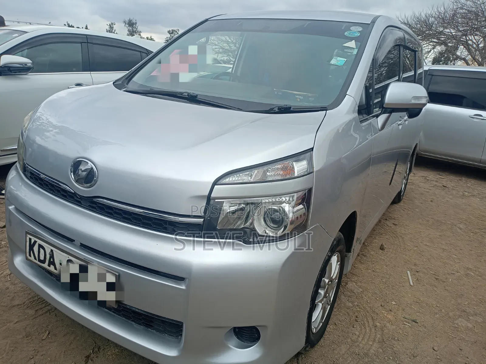 Toyota Voxy ZS 2WD 8-Seater 2013 Silver