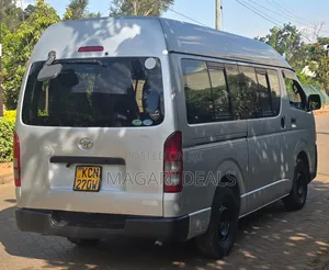 Toyota HiAce 2011 Silver