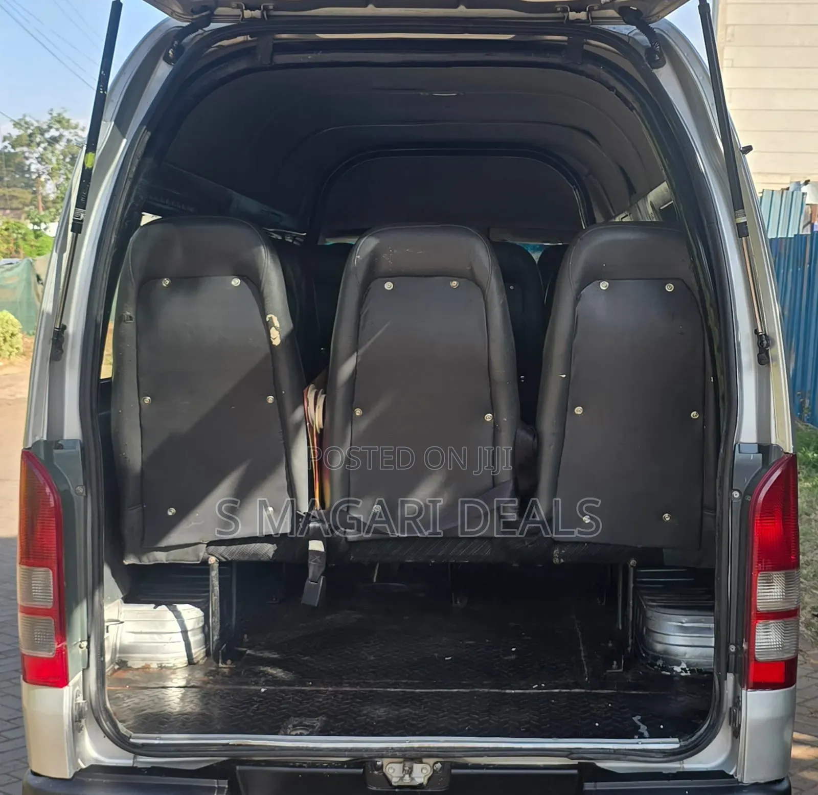 Toyota HiAce 2011 Silver