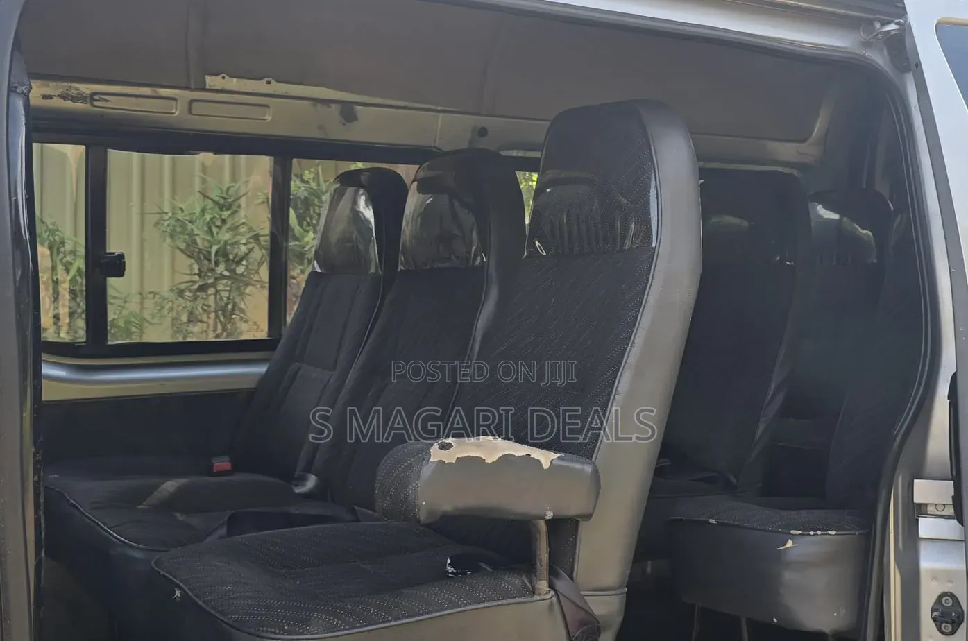 Toyota HiAce 2011 Silver