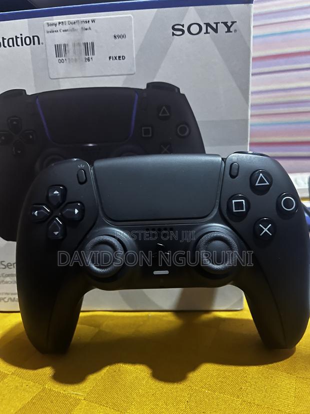 PlayStation 5 ( 2 Controllers) Black,White BoughtThis Sunday.Negotiabl - thumbnail 4