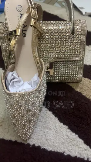 Pearl Rhinestone Embellished Ladies’ High-Heel Sandals – Gold