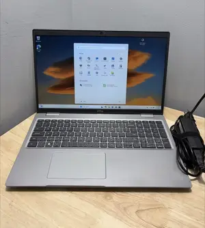 Laptop Dell Precision 5520 8GB Intel Core i7 SSD 256GB