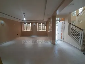4bdrm Mansion in Gateway Mall Area for rent