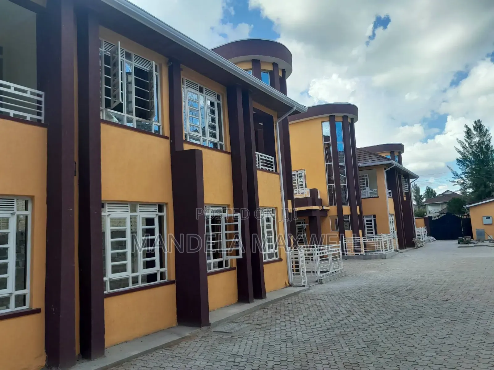 4bdrm Mansion in Gateway Mall Area for rent