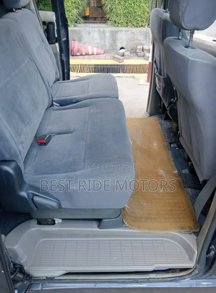Toyota Noah 2.0 FWD (8 Seater) 2003 Gray