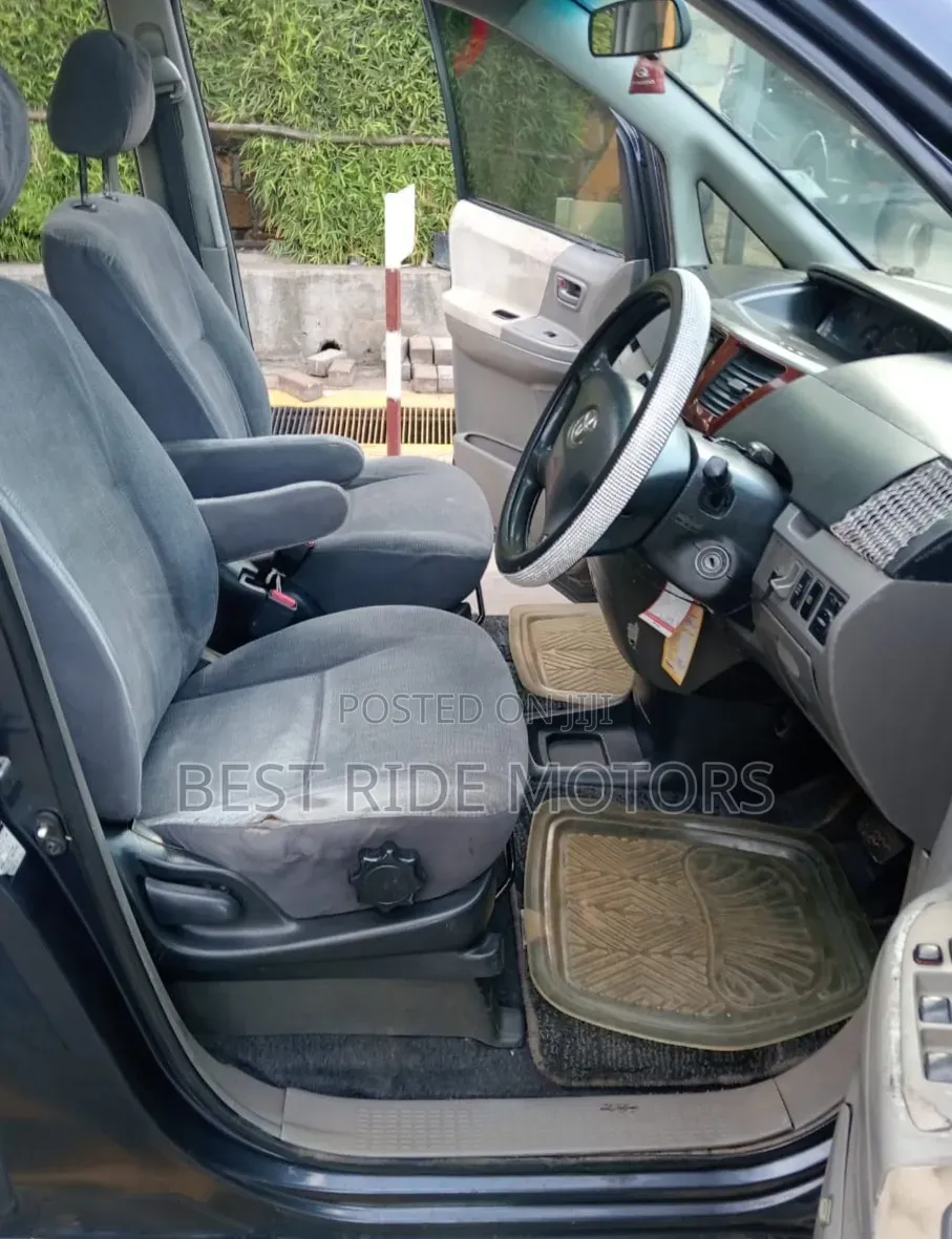 Toyota Noah 2.0 FWD (8 Seater) 2003 Gray