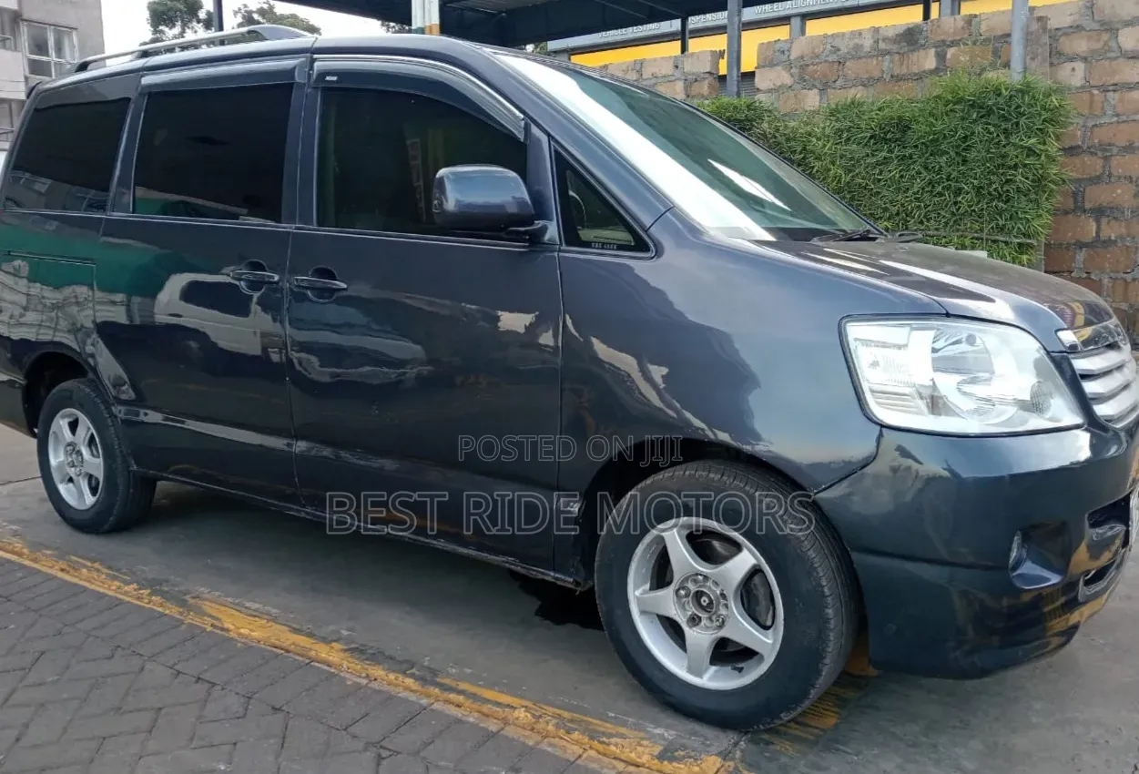 Toyota Noah 2.0 FWD (8 Seater) 2003 Gray