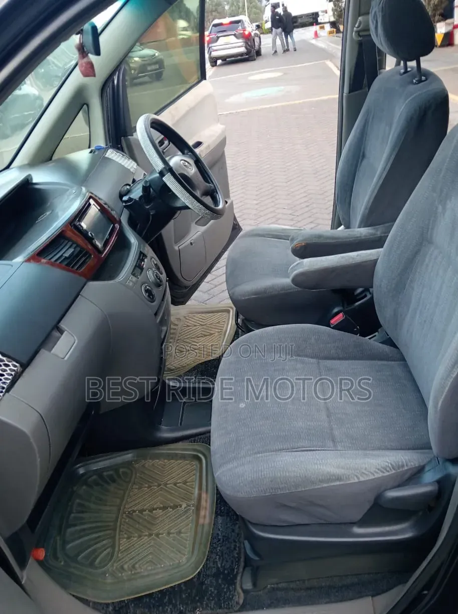 Toyota Noah 2.0 FWD (8 Seater) 2003 Gray