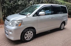 Toyota Noah 2.0 FWD (8 Seater) 2006 Silver