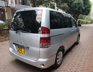 Toyota Noah 2.0 FWD (8 Seater) 2006 Silver