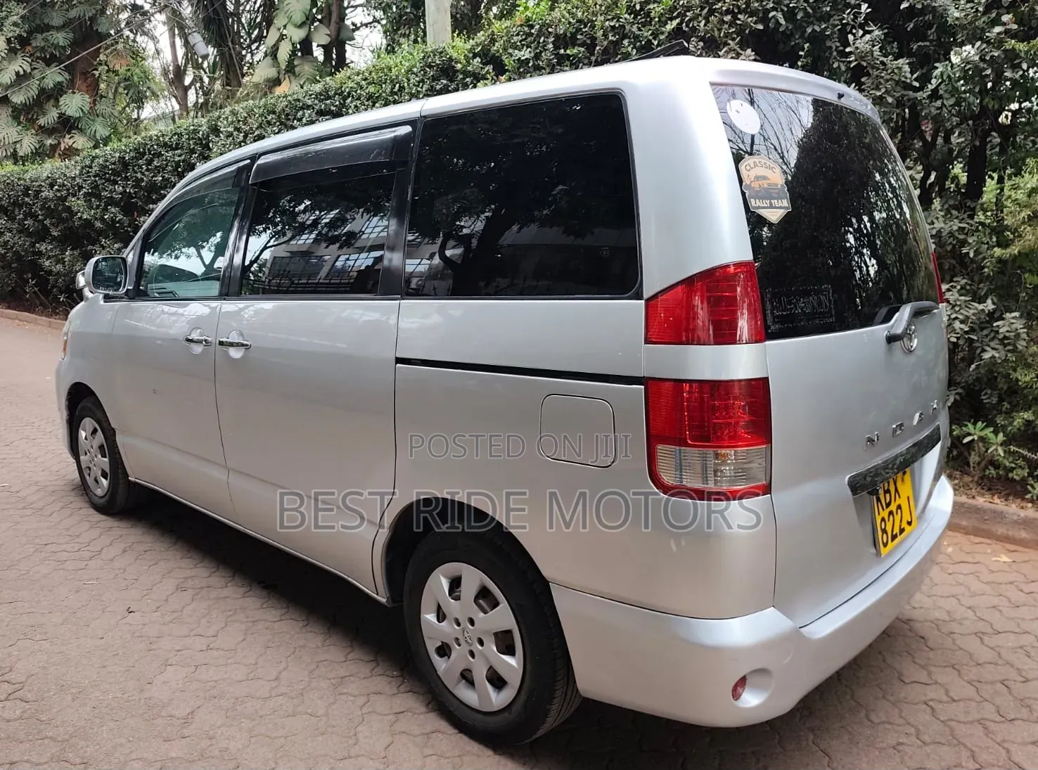 Toyota Noah 2.0 FWD (8 Seater) 2006 Silver