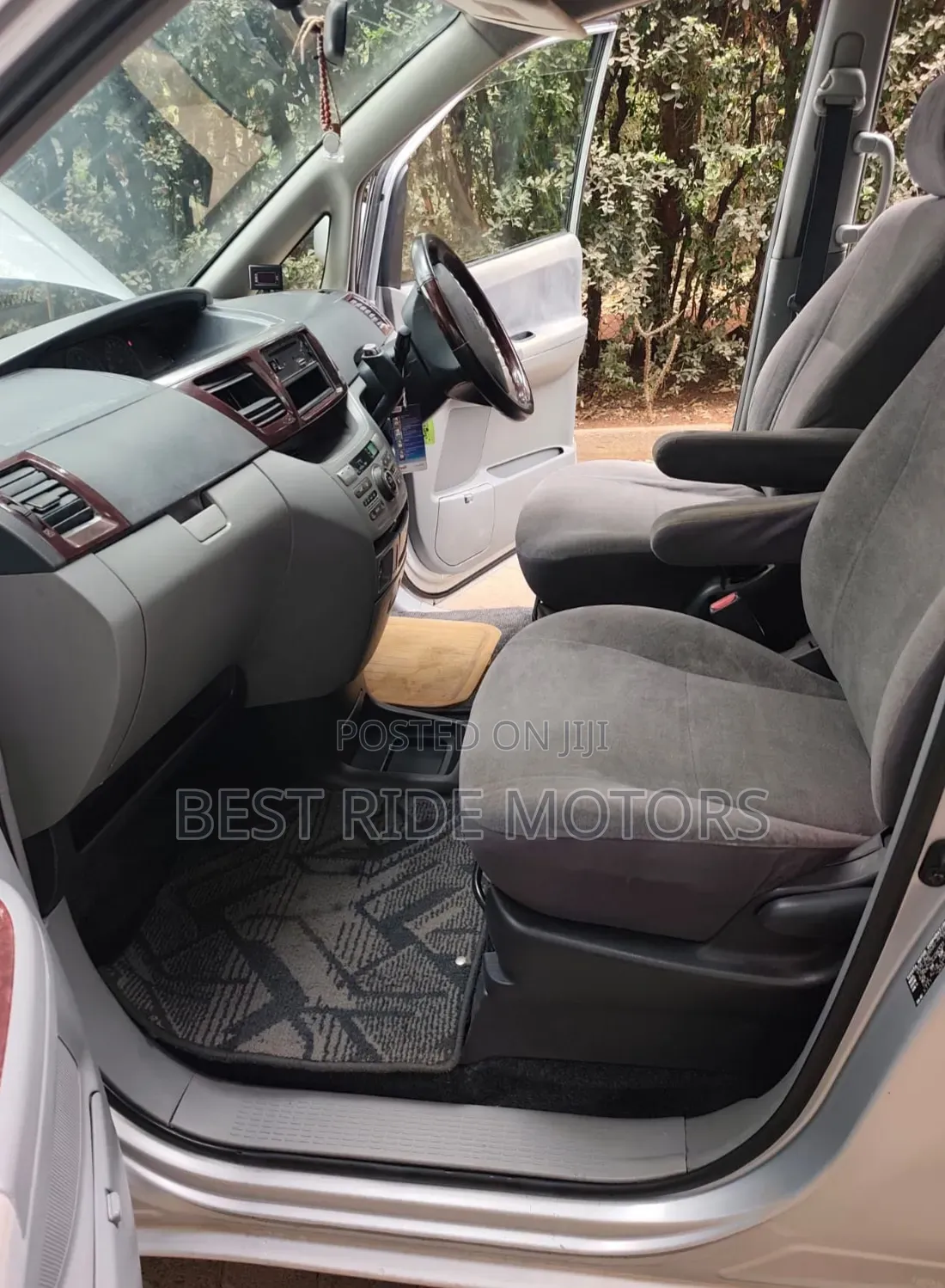 Toyota Noah 2.0 FWD (8 Seater) 2006 Silver