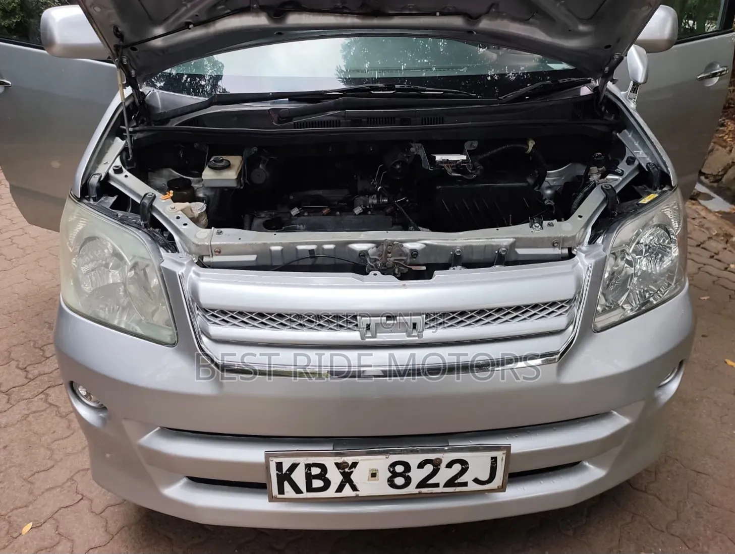 Toyota Noah 2.0 FWD (8 Seater) 2006 Silver