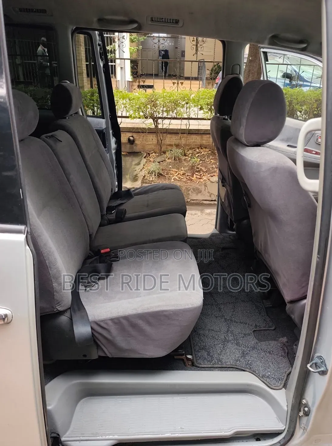 Toyota Noah 2.0 FWD (8 Seater) 2006 Silver