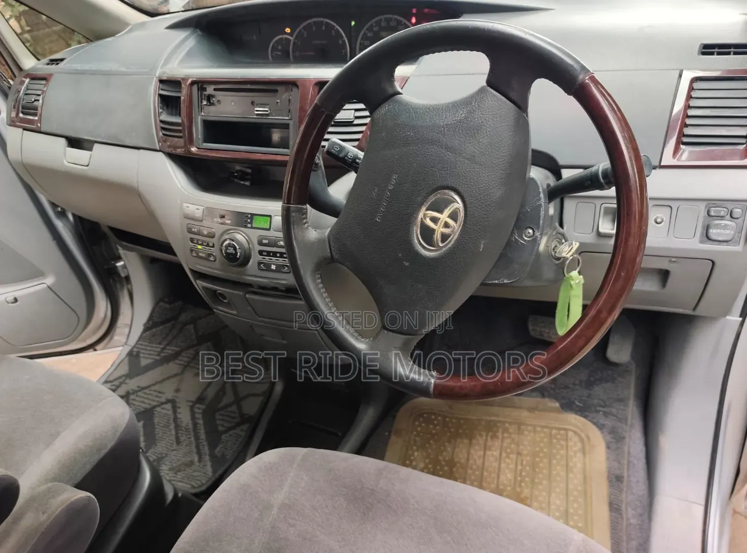 Toyota Noah 2.0 FWD (8 Seater) 2006 Silver