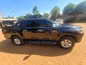 Toyota Hilux Revo Double Cab Deisel 2.8 AWD 2016 Black