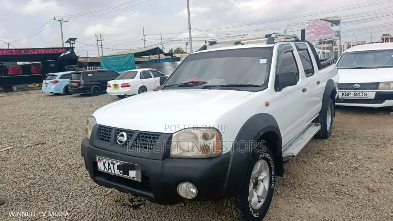 Nissan Hardbody 2005 White