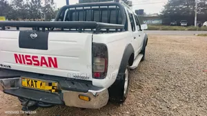 Nissan Hardbody 2005 White