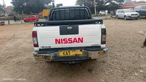 Nissan Hardbody 2005 White