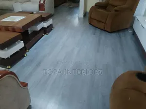 Grey Waterproof Wood Mimick LVT Flooring Installation Plank Tiles