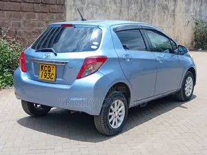 Toyota Vitz 1.3 FWD 5dr 2010 Blue