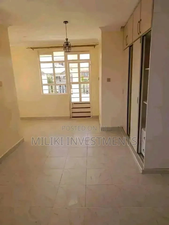 5bdrm Maisonette in Membley for sale