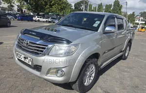 Toyota Hilux 2015 Silver