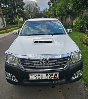 Toyota Hilux 2012 White