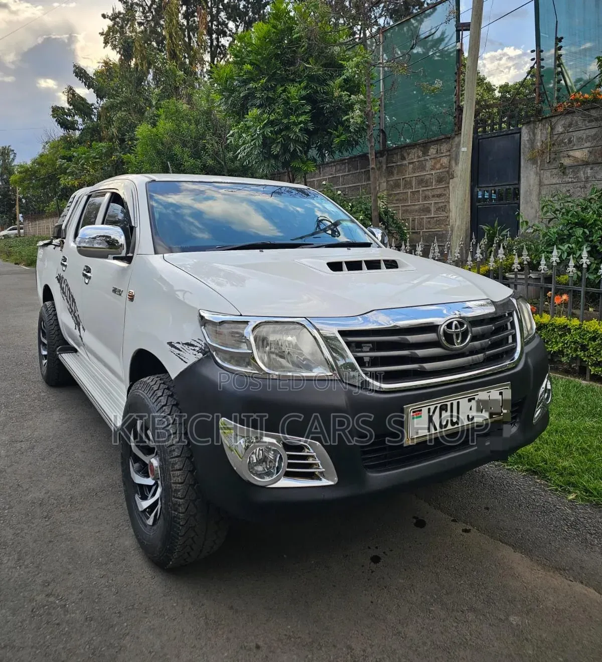 Toyota Hilux 2012 White